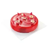 Cream cake with raspberry jelly