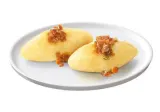 Virtas tarkuotų bulvių cepelinas su mėsos įdaru ir padažu, 1 vnt., 160 g
