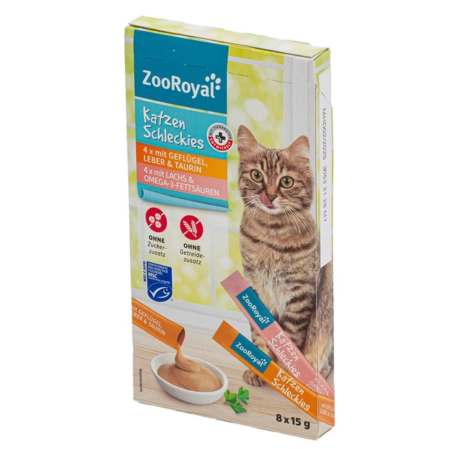 Snack for cats with poultry liver and salmon
